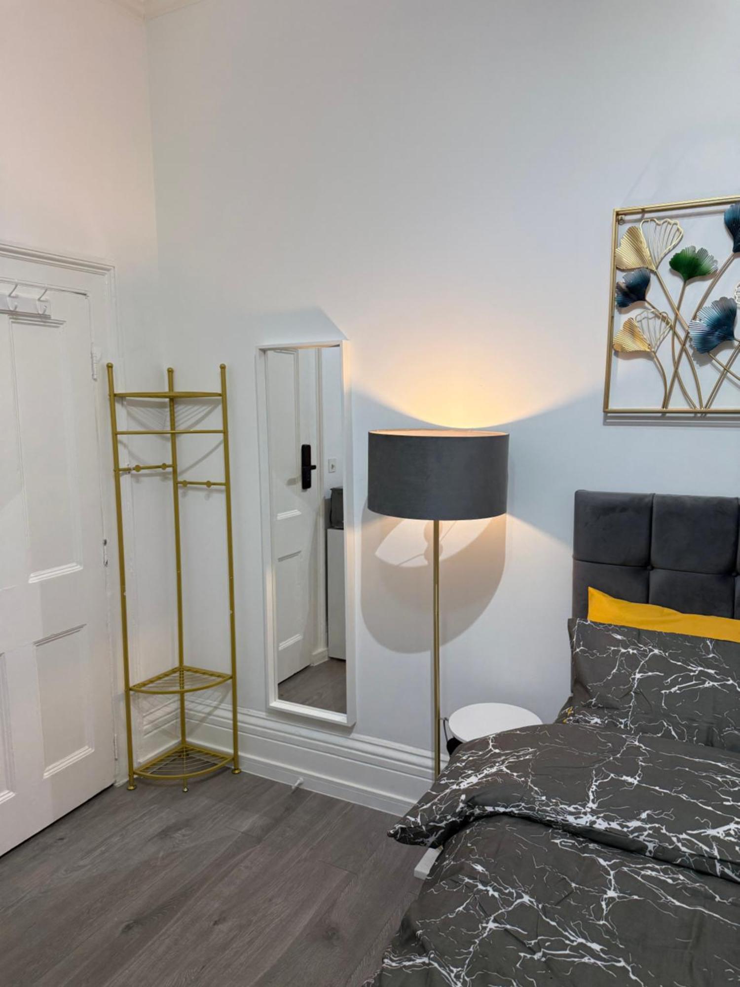 Luxury In Victoria, 7 Minutes Walk To Victoria Station, 6 * Londra